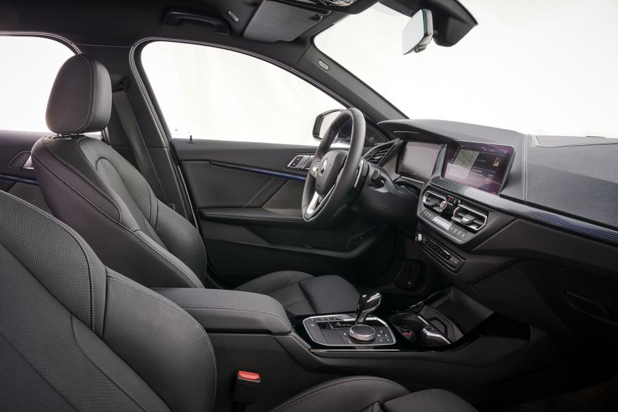 Интерьер BMW 118d Sportline (F40) 2019 года  (WW) (фото 59 из 89)
